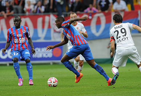 Hervé Bazile, contrôle le ballon 