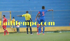 L'arbitre et Jude Saint-Louis